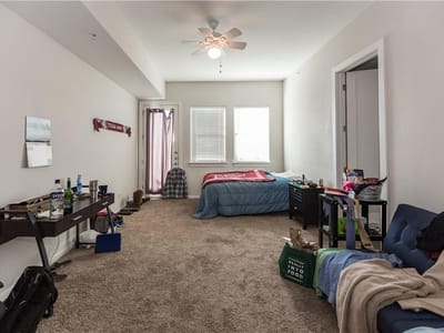Primary bedroom - 2708 San Pedro St Unit #302 Primary bedroom at 2708 San Pedro St Unit #302 - 3 bed 2 bath home