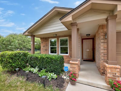 Living area at 2712 Bluffstone DR - 3 bed 2 bath home