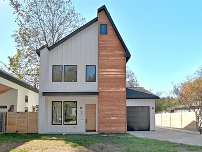 Living area at 2717 Lyons Rd Unit #1 - 3 bed 2 bath home