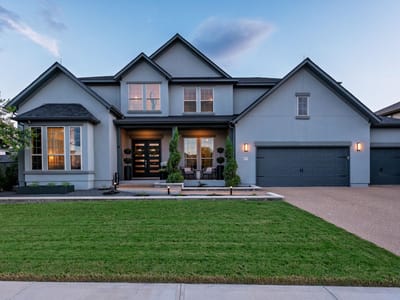 Living area at 2729 War Wagon WAY - 6 bed 5 bath home