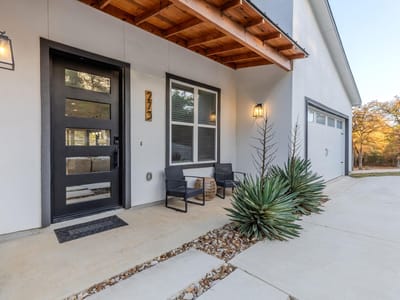 Living area at 273 Tahitian Dr - 3 bed 2 bath home