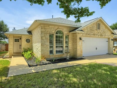 Living area at 2748 Granite Creek DR - 3 bed 2 bath home
