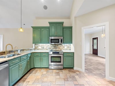 Photo 3 of 26 at 275 W Oak LOOP - 3 bed 2 bath home