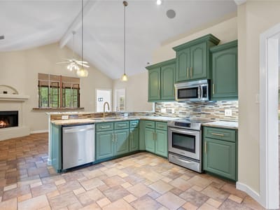 Photo 4 of 26 at 275 W Oak LOOP - 3 bed 2 bath home