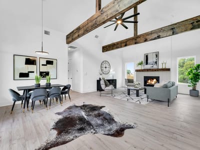 Living area at 2801 Cr 255 - 5 bed 4 bath home