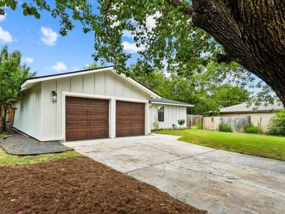 Living area at 2802 Leeds CV - 3 bed 2 bath home