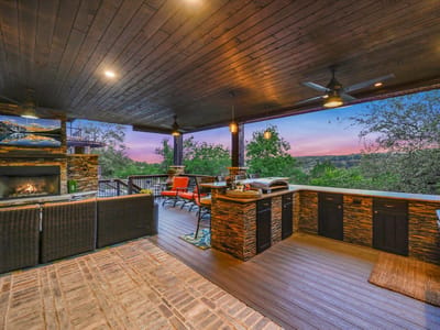 Living area at 2803 Welton Cliff DR - 4 bed 3 bath home