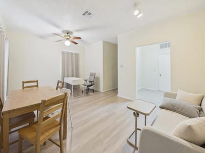 Property photo 2 at 2804 Rio Grande ST Unit #201 - 1 bed 1 bath home