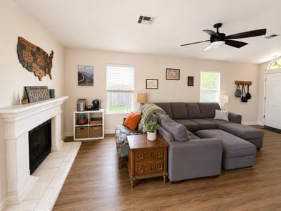 Living area at 2805 Feathercrest DR - 3 bed 2 bath home