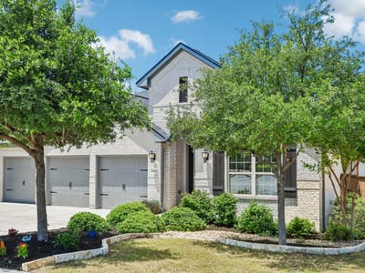 Living area at 2805 Mossy Springs DR - 4 bed 3 bath home
