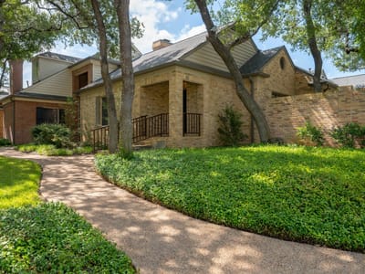 Living area at 2838 Montebello RD Unit #D18 - 3 bed 3 bath home