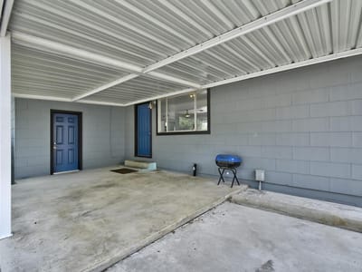 Living area at 284 Lake Forest - 3 bed 1 bath home