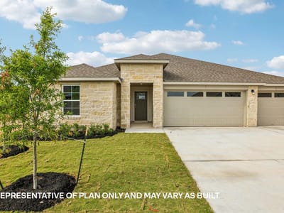 Living area at 285 Rivers Edge DR - 5 bed 3 bath home