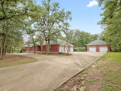 Living area at 286 Arbors CIR - 4 bed 3 bath home