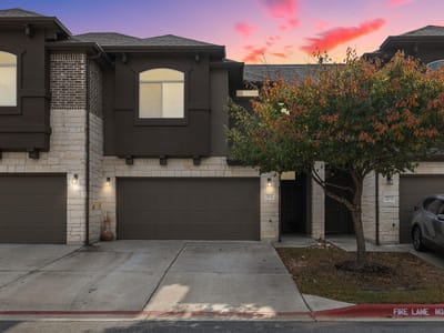 Living area at 2880 Donnell DR Unit #702 - 3 bed 2 bath home