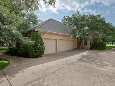 Primary bedroom at 29 Meadows End - 4 bed 3 bath home