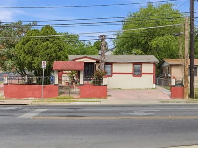 Primary bedroom at 2900 Webberville Rd - 3 bed 1 bath home