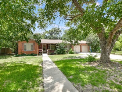 Living area at 2901 W 45th St - 2 bed 1 bath home