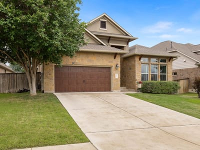 Living area at 2904 Santa Rosita Dr - 4 bed 3 bath home