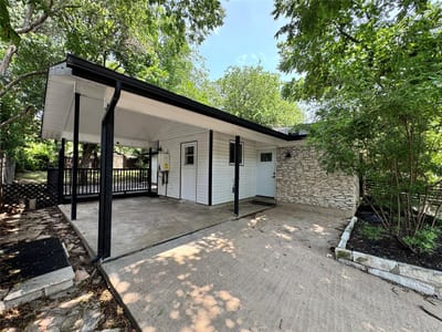 Living area at 2905 Brinwood Ave - 2 bed 2 bath home
