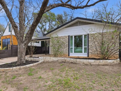 Primary bedroom at 2905 Brinwood Ave - 2 bed 2 bath home
