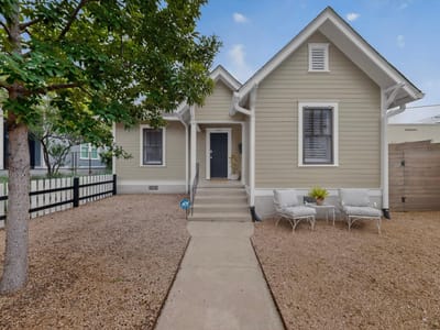 Living area at 2905 Rio Grande ST - 2 bed 1 bath home