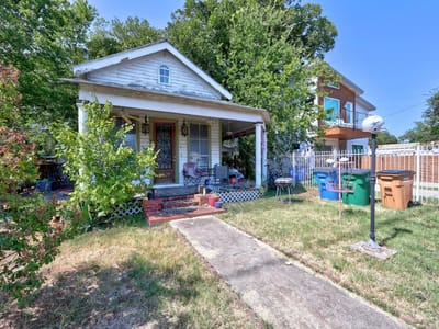 Living area at 2907 E 5th St - 2 bed 1 bath home