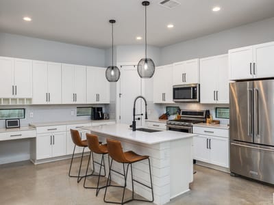 Property photo 4 at 2909 E 3rd ST Unit #2 - 3 bed 2 bath home