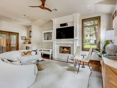 Living area at 2913 Cherry LN Unit #A - 3 bed 2 bath home