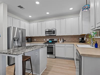 Photo 5 of 40 at 2920 Lynnbrook DR - 3 bed 2 bath home