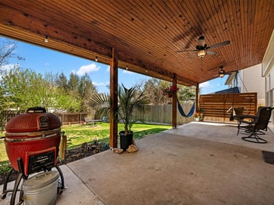 Living area at 2920 Lynnbrook Dr - 3 bed 2 bath home