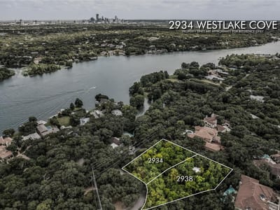 Living area at 2934-2938 Westlake CV - 2 bed 2 bath home
