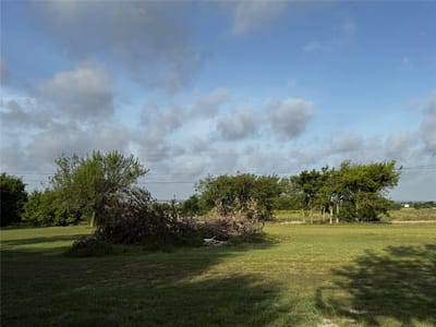 Living area at 30 Green Acres - Manchaca, Jarrell, TX