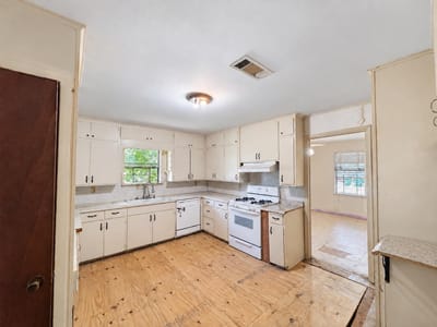 Photo 3 of 8 at 300 Elm - 3 bed 2 bath home