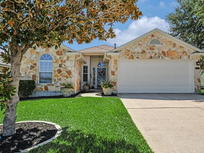 Living area at 300 Fistral DR - 3 bed 2 bath home
