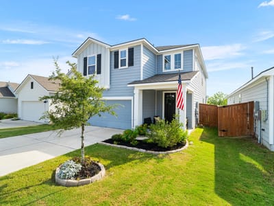 Living area at 300 Fluttermill LOOP - 4 bed 3 bath home