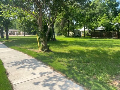 Primary bedroom at 300 Turney St - Byrne, Smithville, TX