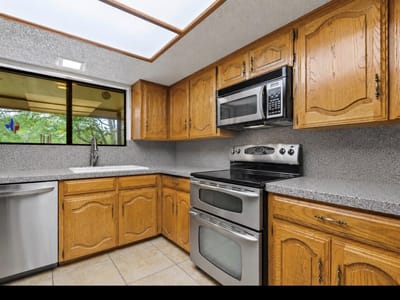 Living area at 300 W Sequoia SPUR - 4 bed 2 bath home