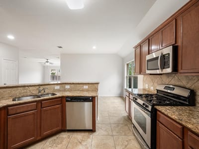 Photo 4 of 29 at 3000 Grand Mission WAY - 3 bed 2 bath home