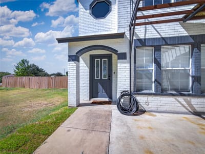 Property photo 3 at 3000 Ridgemont LN - 3 bed 2 bath home