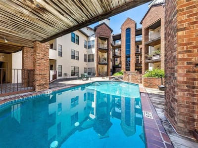 Living area at 3001 Cedar St Unit #209 - 1 bed 1 bath home
