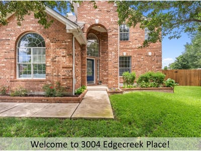 Living area at 3004 Edgecreek PL - 4 bed 3 bath home
