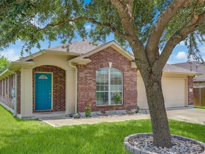 Living area at 3005 Hawks Swoop TRL - 4 bed 2 bath home