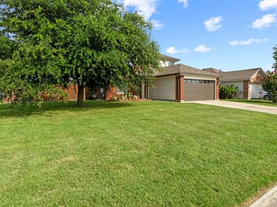 Living area at 301 Abamillo CT - 4 bed 3 bath home
