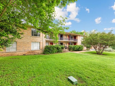 Living area at 301 E 34th ST Unit #107 - 1 bed 1 bath home