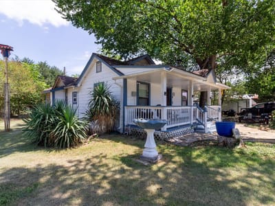 Property photo 2 at 301 Holly Ave - 3 bed 2 bath home