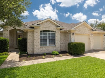 Living area at 3011 Bent Tree LOOP - 3 bed 2 bath home