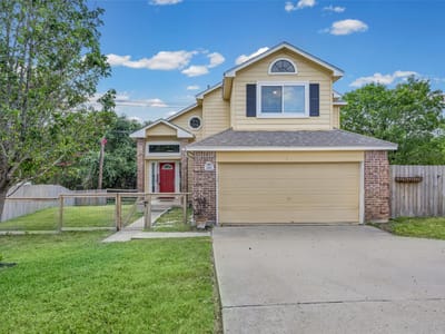 Living area at 3011 Wadsworth WAY - 3 bed 2 bath home