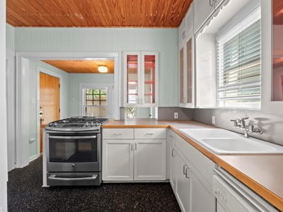 Primary bedroom at 3014 Hemphill PARK - 2 bed 1 bath home