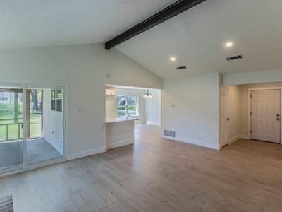Living area at 3019 Summit Dr - 3 bed 2 bath home